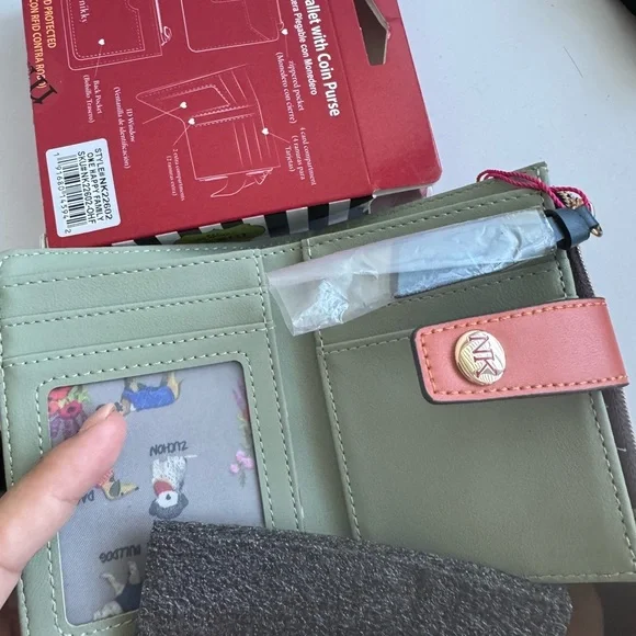 Nikky Nicole Lee Dog Print Wallet w/ Coin Purse – New w/ Damaged Box - Picture 8 of 9